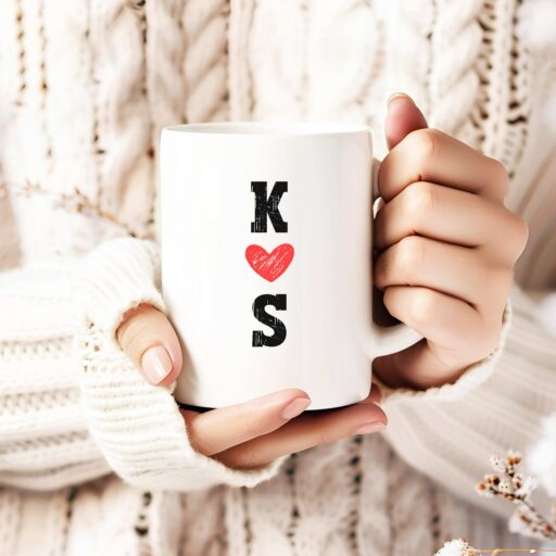 Personaliseeritav kruus südame ja nimetähtedega