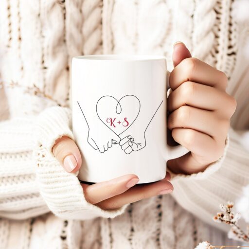 Nimetähtedega personaliseeritav kruus "käed ja süda"